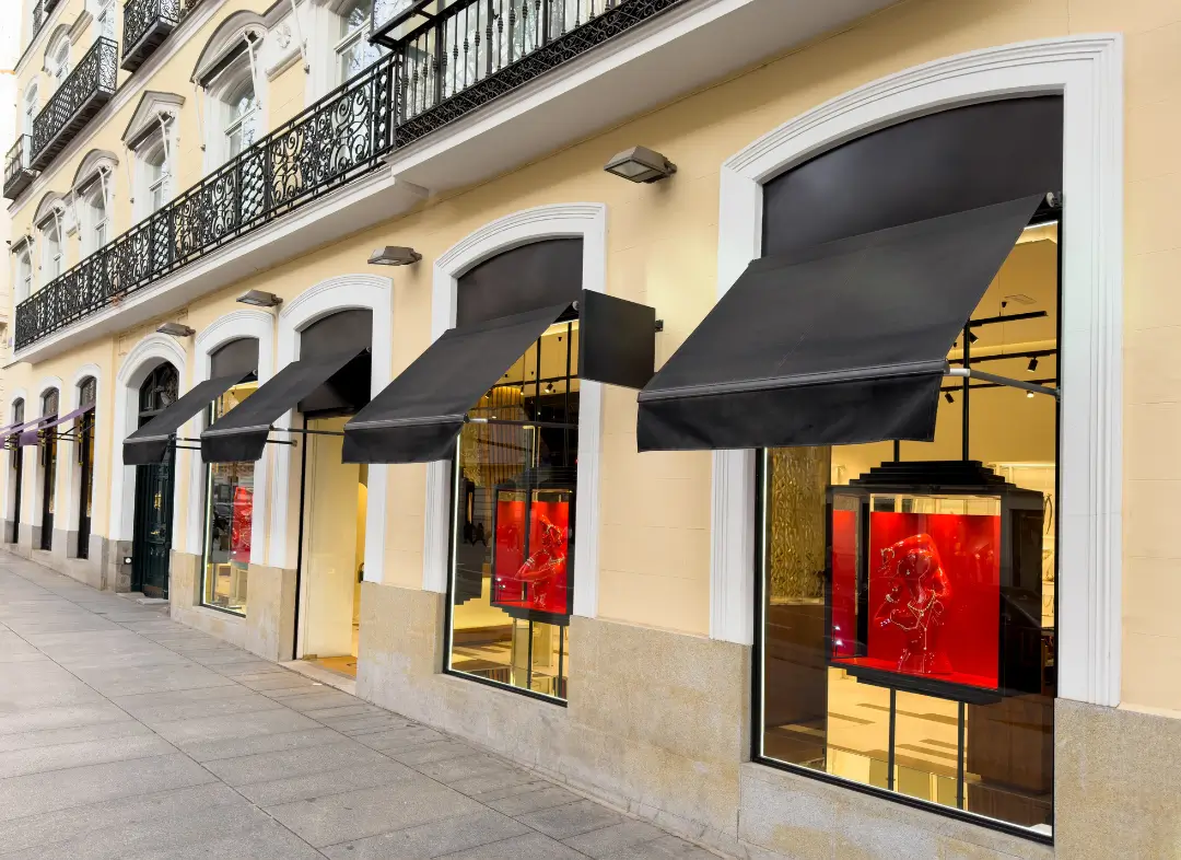 Façade vitrine de magasin en aluminium sur mesure à Castelnau-le-Lez